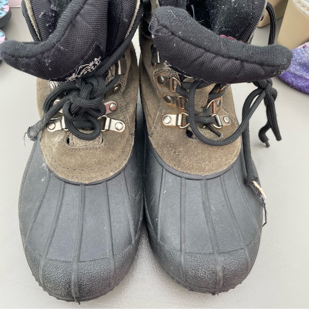 Old Mill Green Winter Boots Size 9